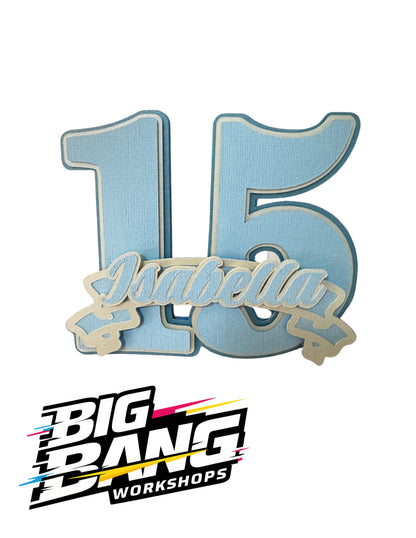 Topper número '15' decorativo con nombre personalizado - Big Bang Workshops