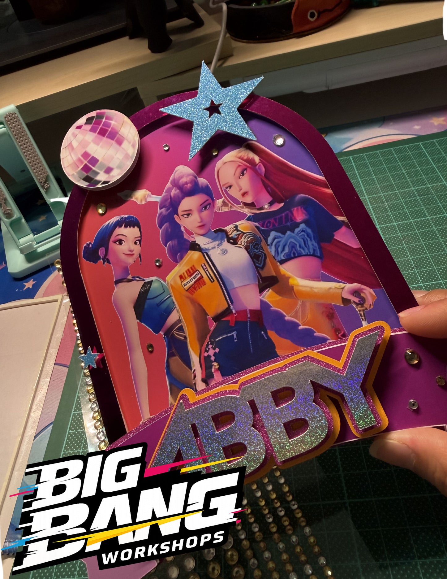 Topper personalizado 'Abby' con personajes de caricatura - Big Bang Workshops